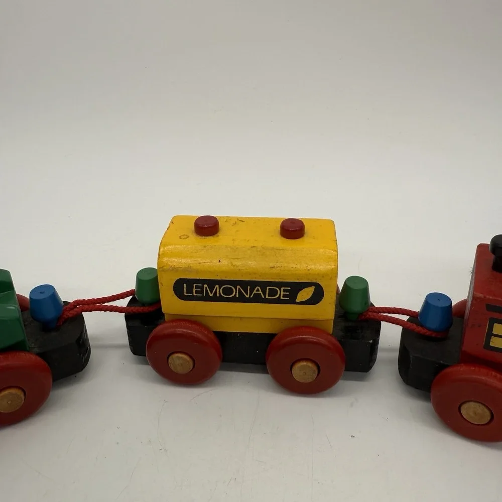 The Montgomery Schoolhouse‎ Vermont Midget Railway Wood Train Cars 6 Piece Set
